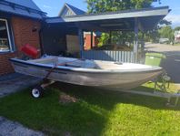 Buster Mix 4.5m + 8hk 4-takt Yamaha + trailer + extra motor