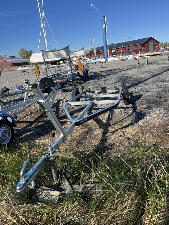Fogelsta båttrailer obromsad ...