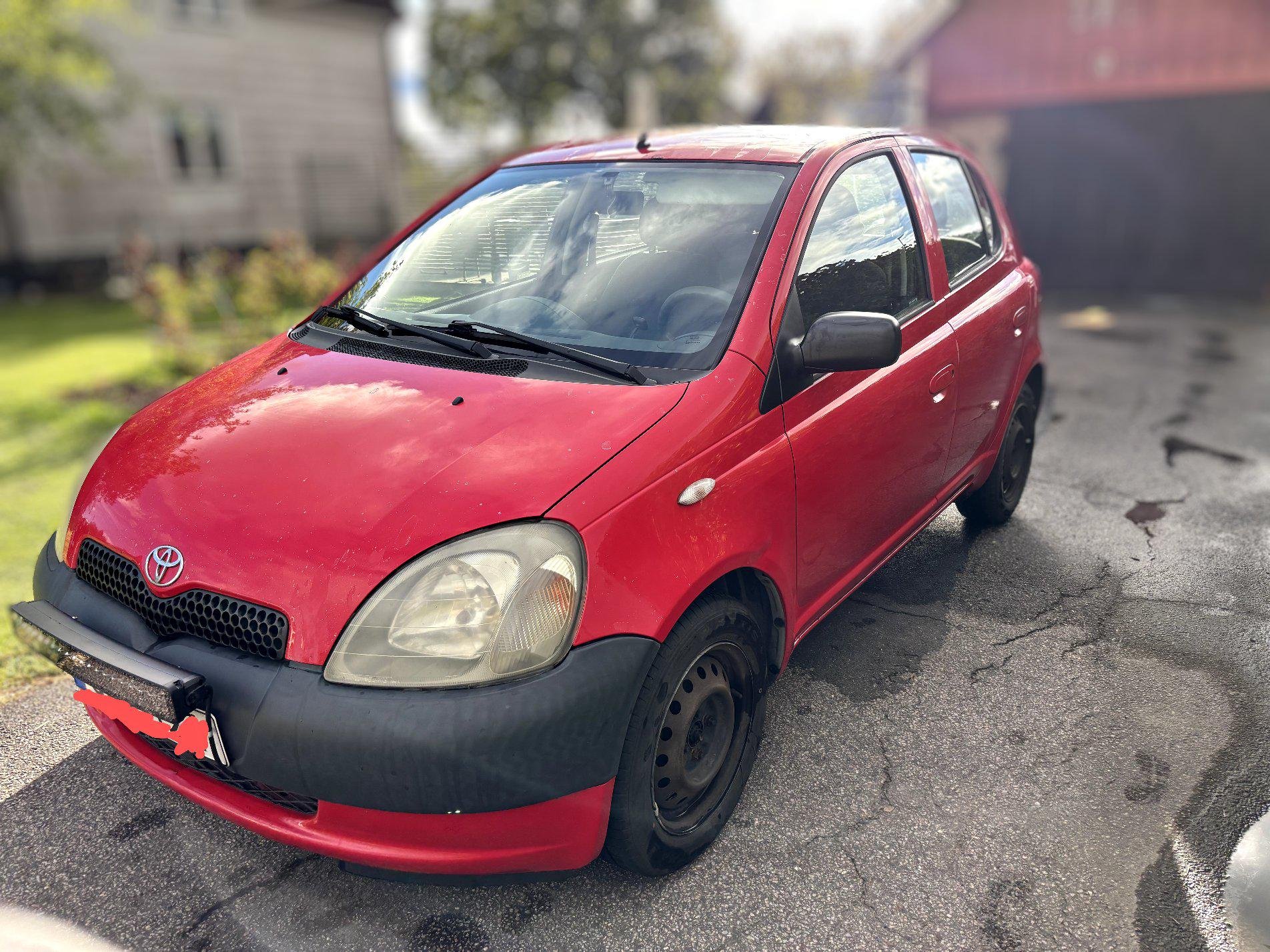 Toyota Yaris 5-dørs 1.0 VVT-i Manuell, 5-trinn, 68hk, 2003