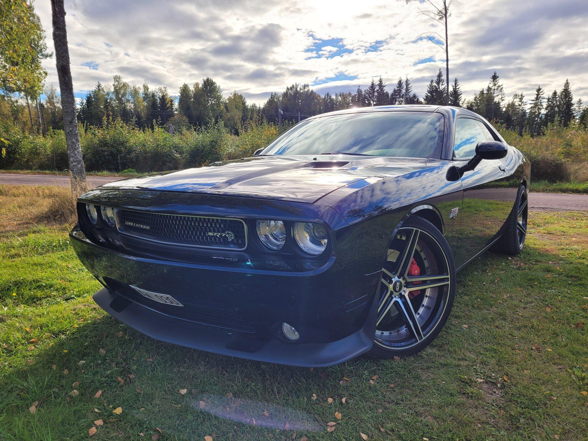 Dodge Challenger 6.4 V8 HEMI Manuell, 476hk, 2012