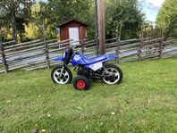 Yamaha PW50 med stödhjul