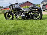 Harley-Davidson Breakout 2016 – mycket fint skick, 1835mil