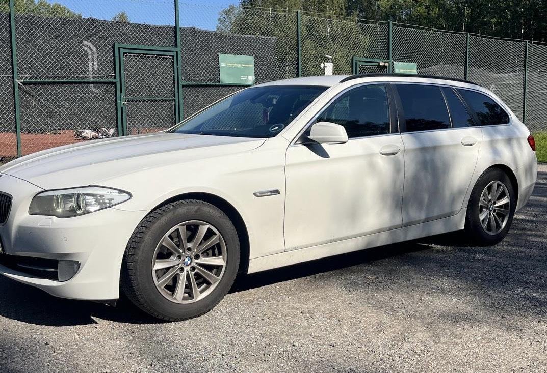 BMW 520d Touring Steptronic, 8-trinn, 184ps, 2011