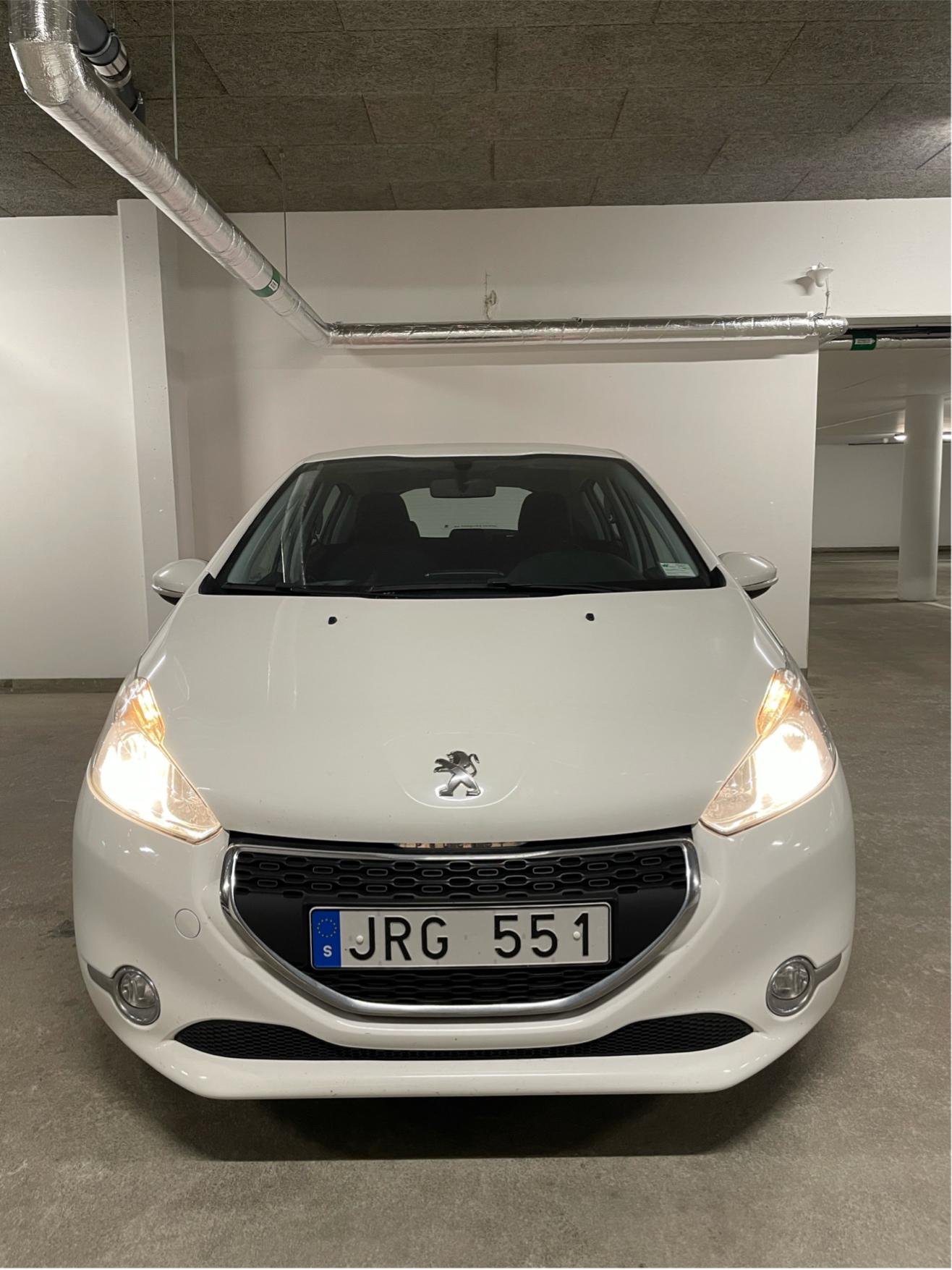 Peugeot 208 5-door 1.2 VTi 82 Manual, 82hp, 2013