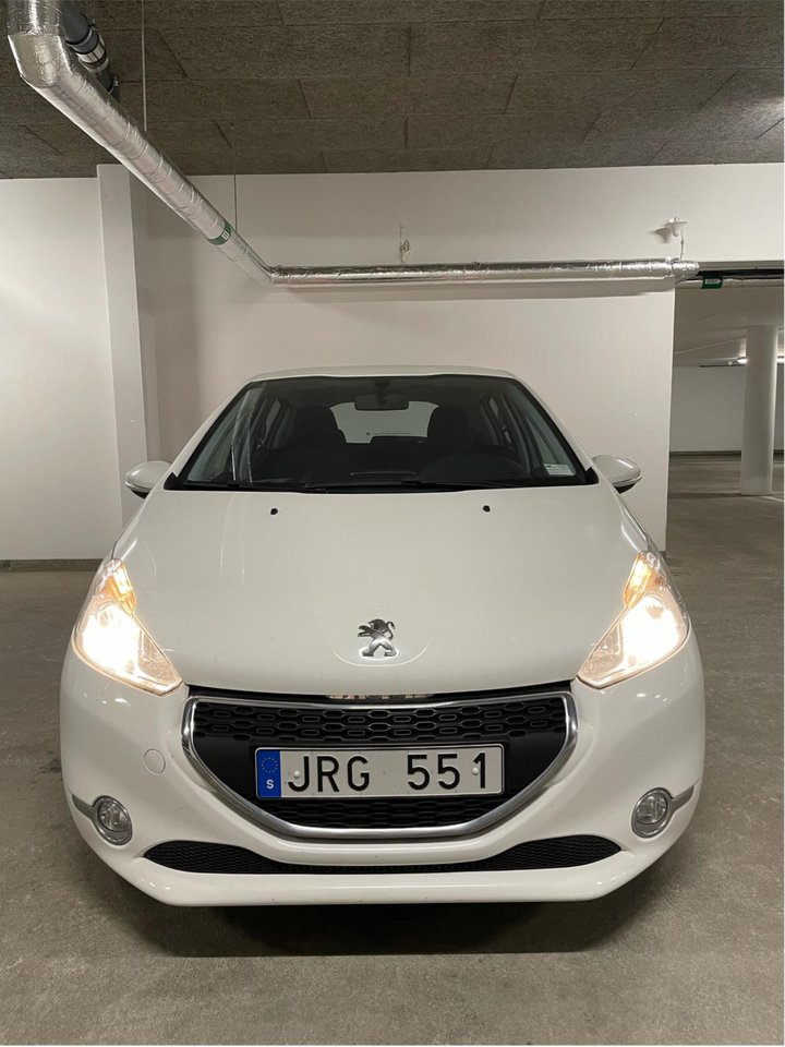 Peugeot 208 5-door 1.2 VTi 82 Manual, 82hp, 2013
