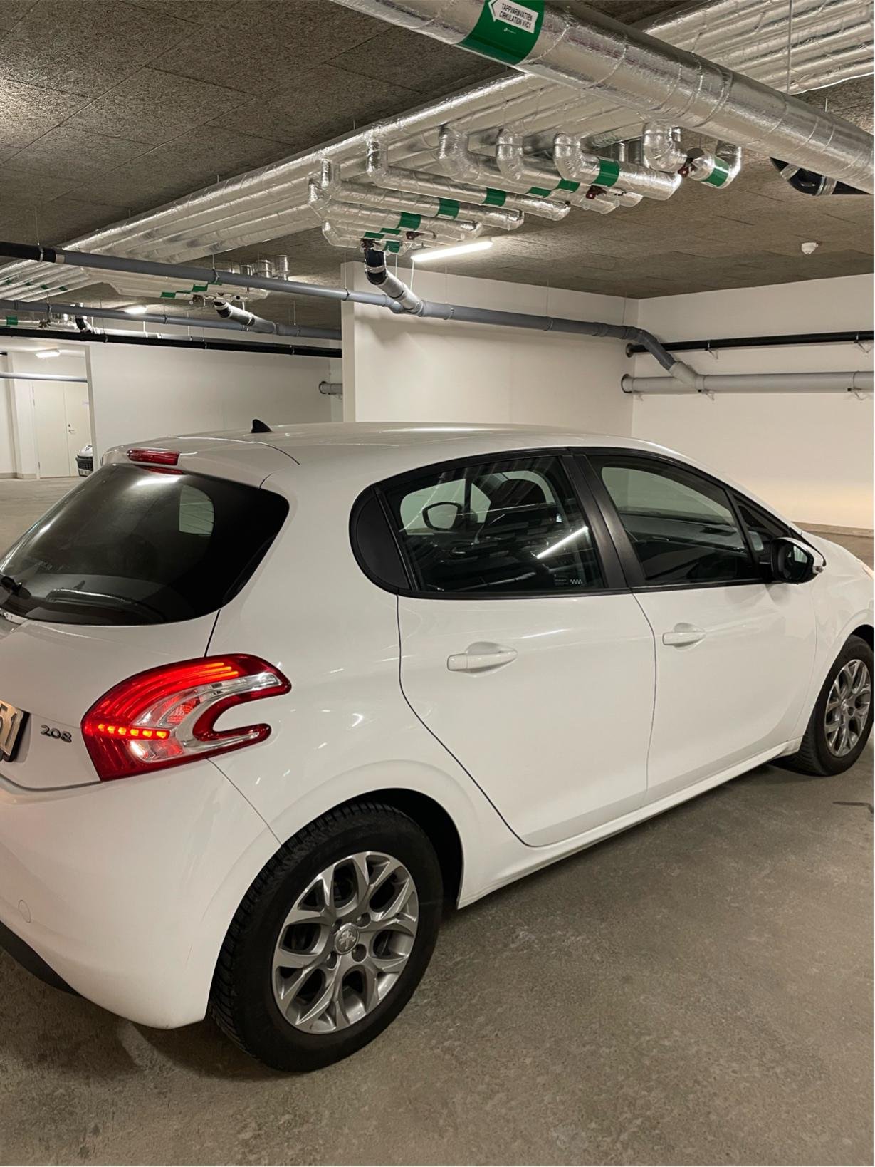 Peugeot 208 5-door 1.2 VTi 82 Manual, 82hp, 2013