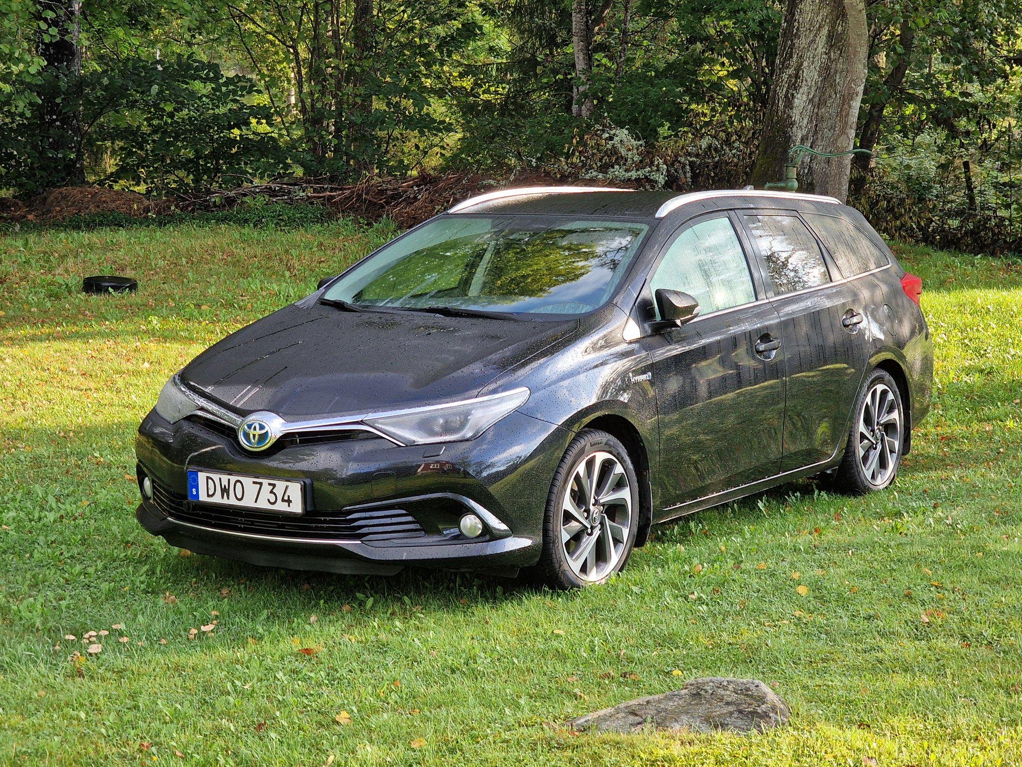 Toyota Auris Touring Sports Hybrid e-CVT, 136hk, 2016
