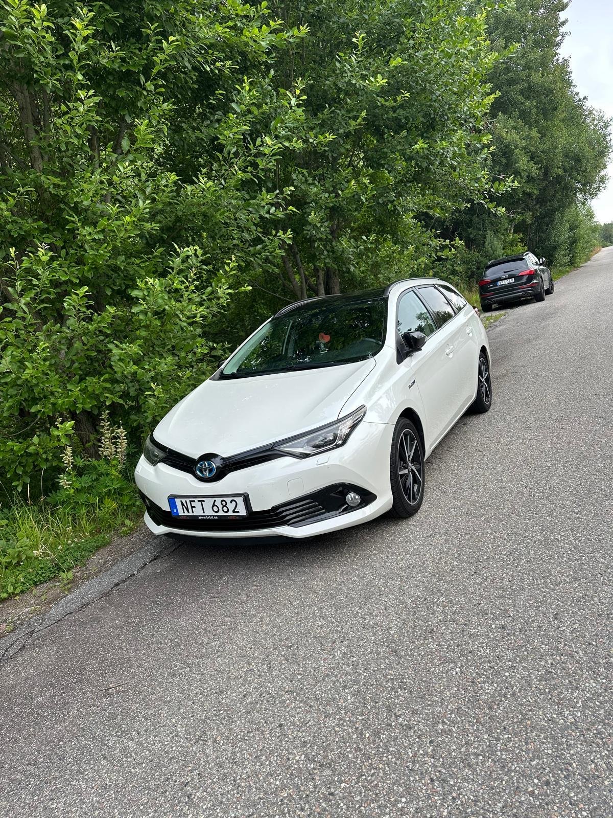 Toyota Auris Touring Sports Hybrid e-CVT, 136hk, 2017