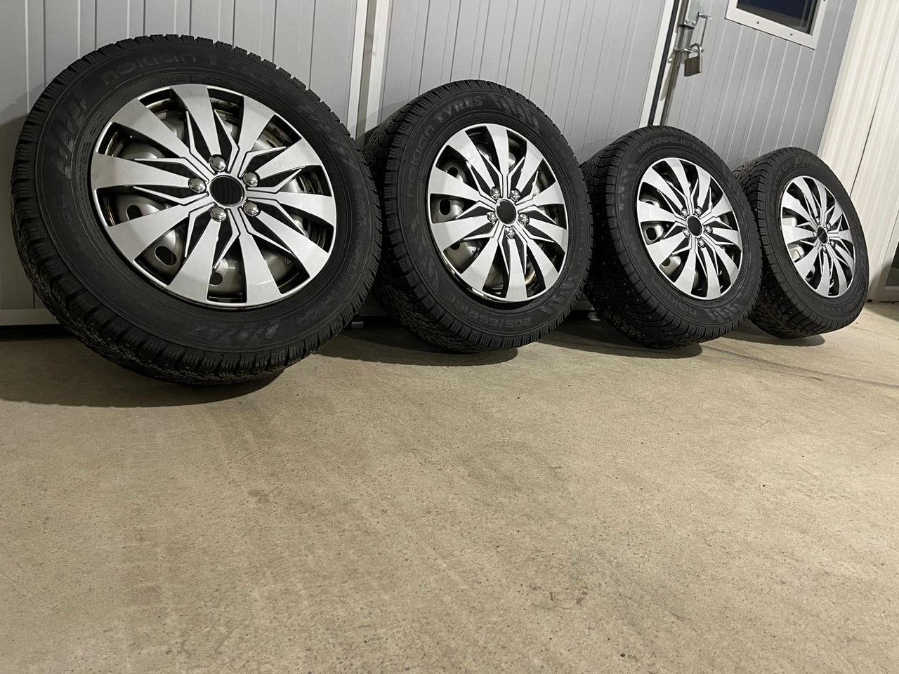 VW Transporter Vinterdäck R16...