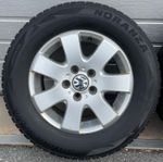 VW Transporter original fälgar med Bridgestone dubbdäck.