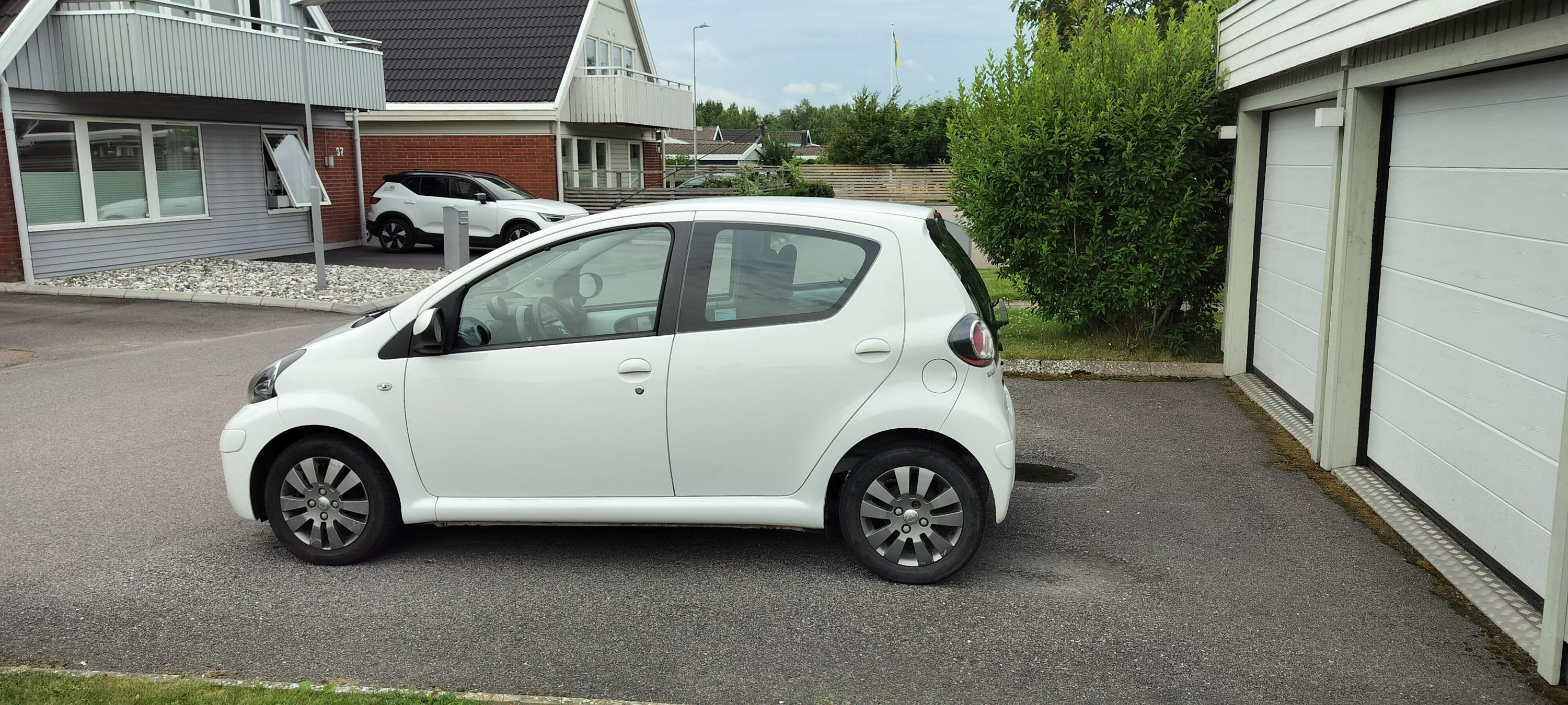 Toyota Aygo 5-door 1.0 VVT-i Manual, 68hp, 2011