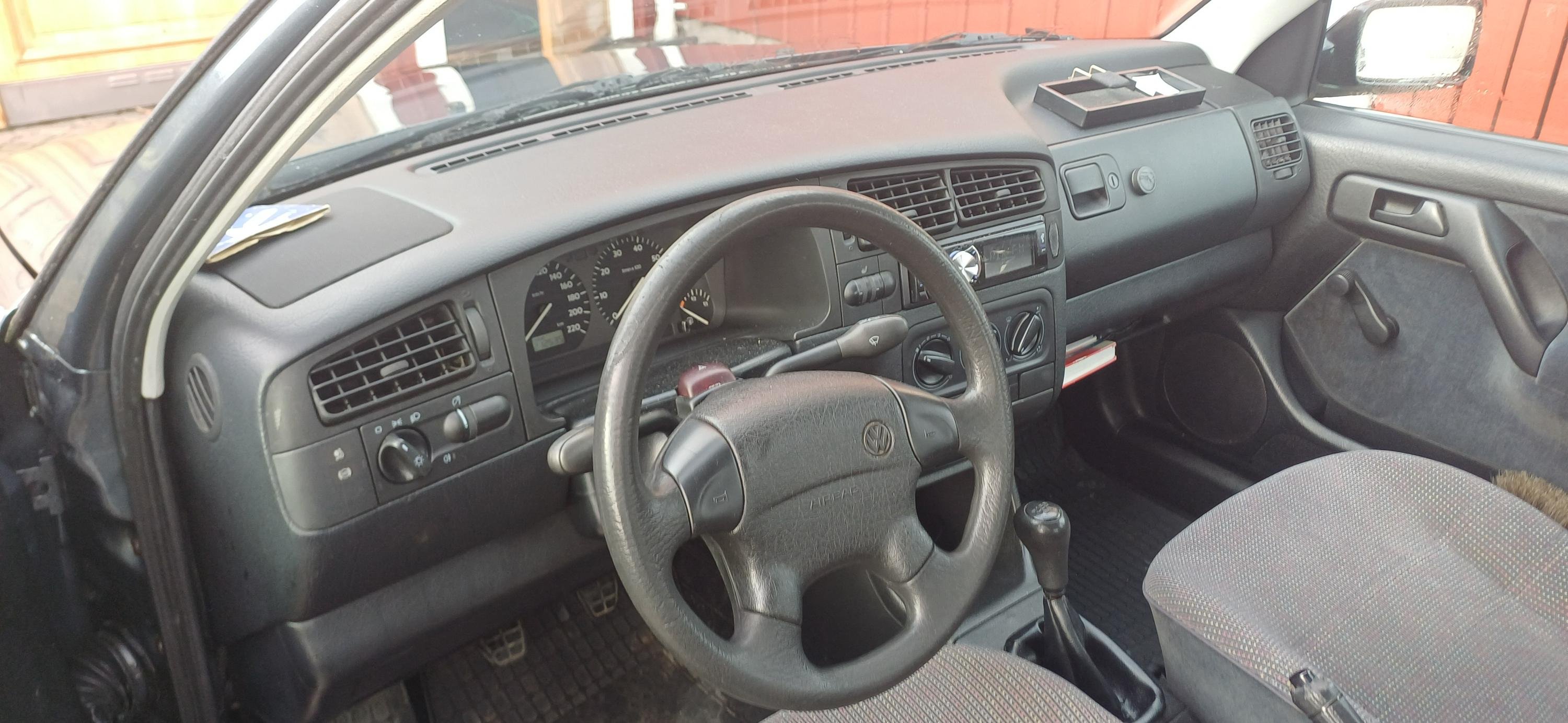 Volkswagen Vento 1.8 Manual, 90hp, 1996