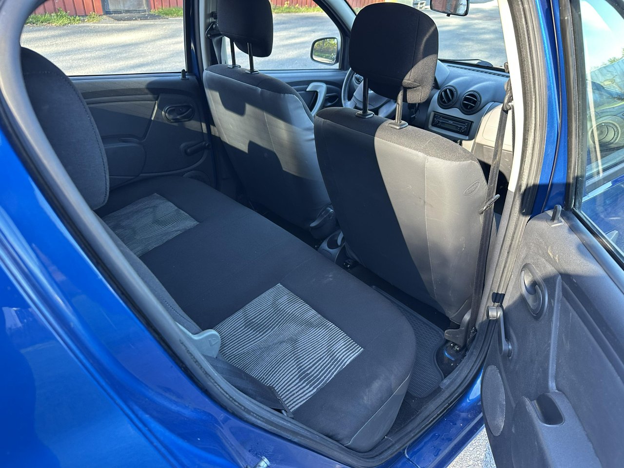 Dacia Sandero 1.6 E85 Manual, 87hp, 2010