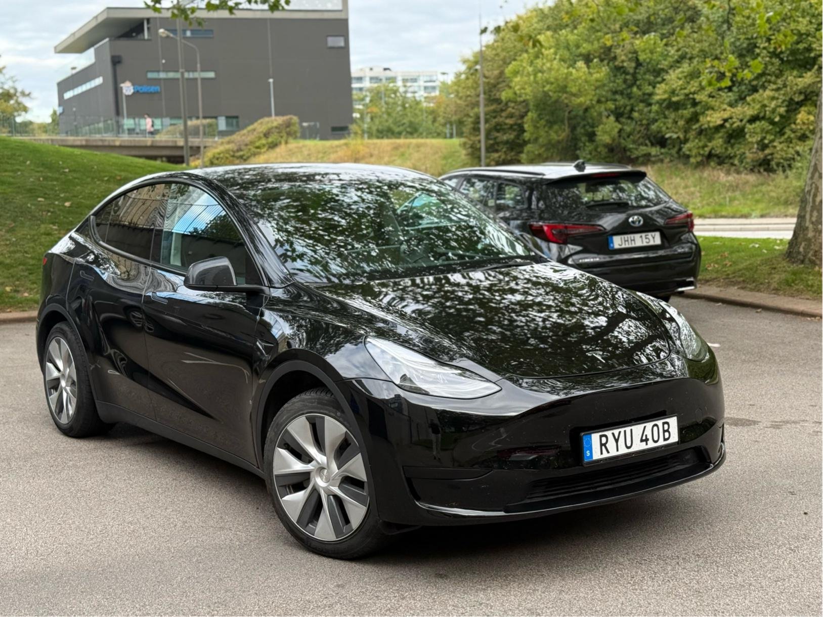 Tesla Model Y Standard Range RWD, 299hp, 2023