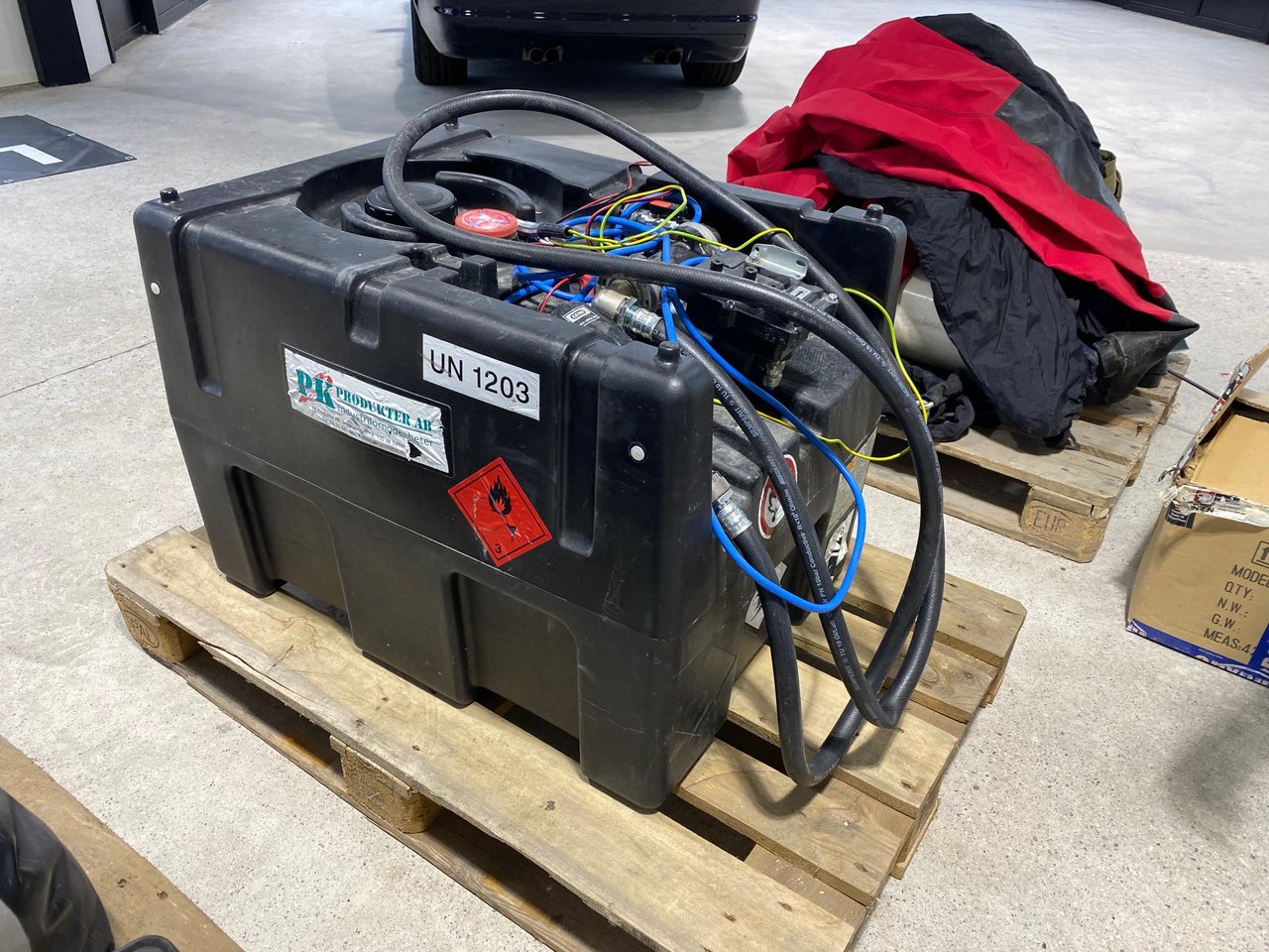 Bensintank 190 liter 12V Tran...