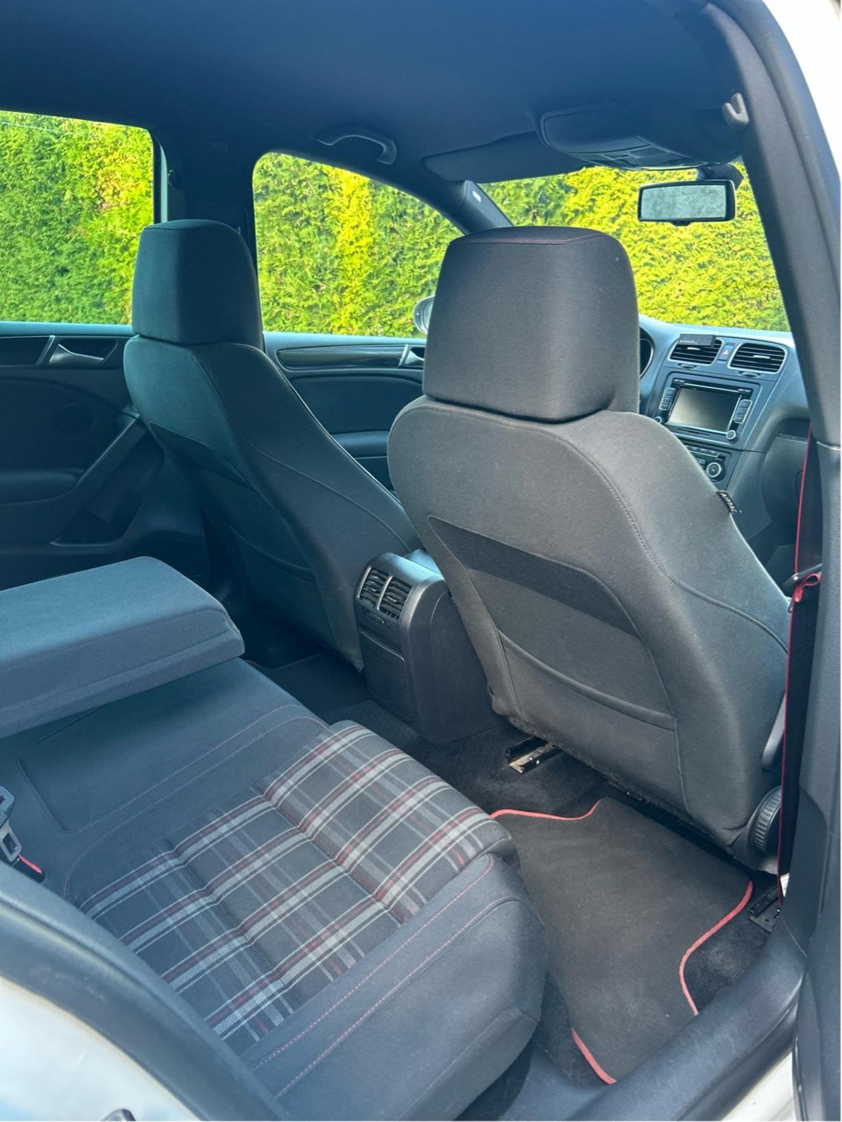 Volkswagen Golf 5-door GTI Edition 35 2.0 TSI DSG Sequential, 235hp, 2012