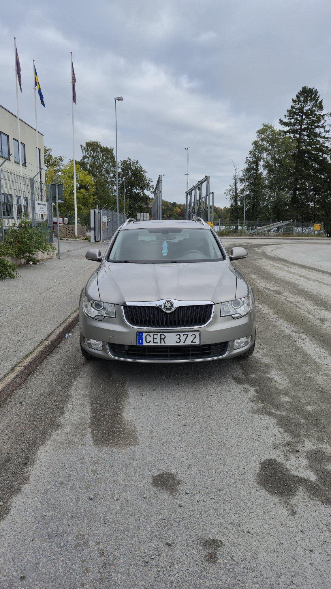 Škoda Superb Combi 1.8 TSI Manual, 160hp, 2012