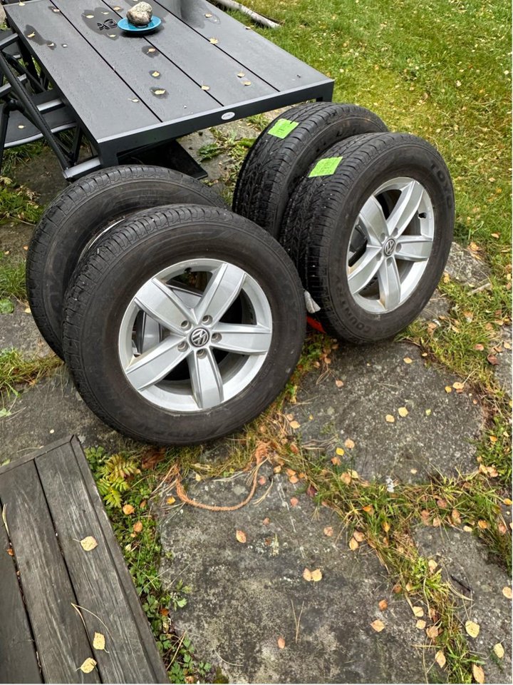 VW Fälgar (17”) med däck 245/...