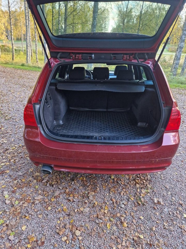 BMW 320d EfficientDynamics Edition Touring Manuell, 163hk, 2011