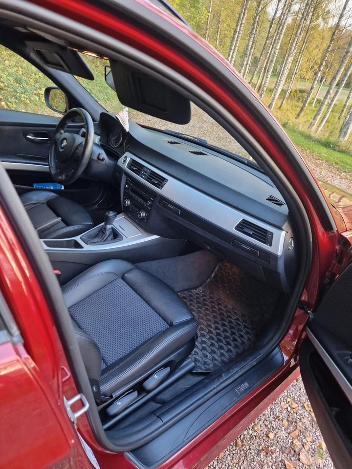 BMW 320d EfficientDynamics Edition Touring Manuell, 163hk, 2011