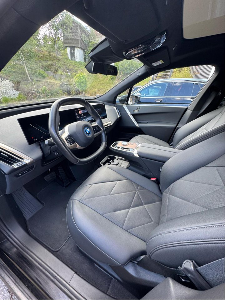 BMW iX xDrive40, 326hk, 2022
