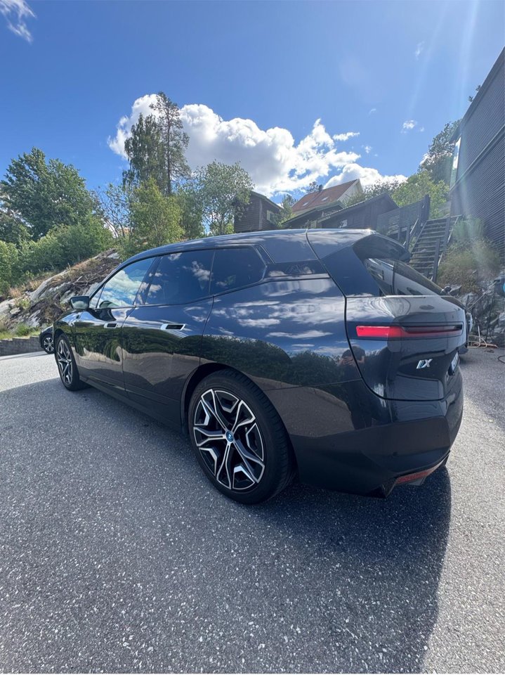 BMW iX xDrive40, 326hk, 2022