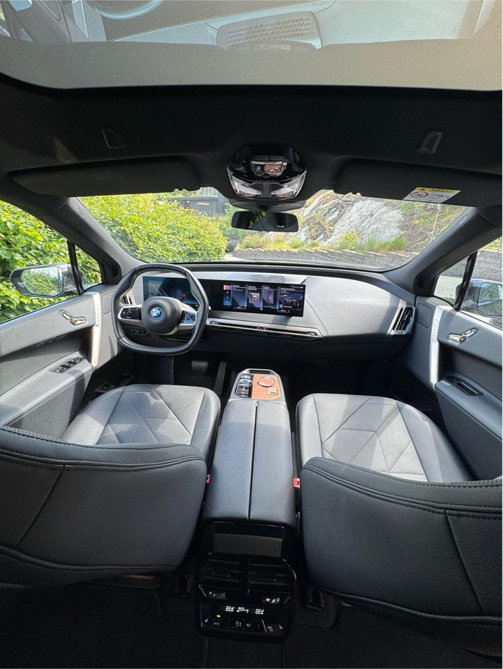 BMW iX xDrive40, 326hk, 2022