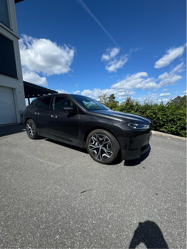 BMW iX xDrive40, 326hk, 2022
