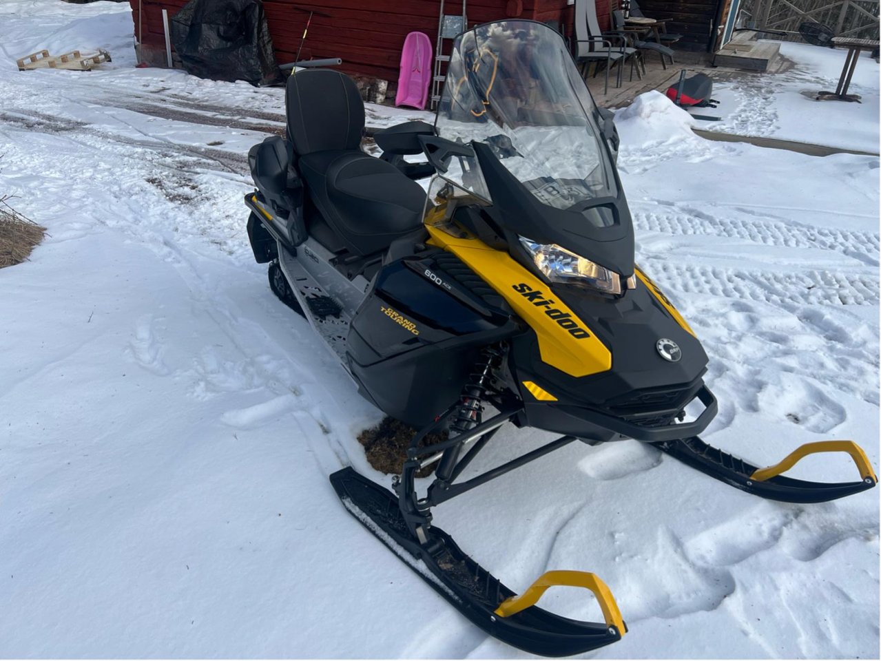 Ski-Doo Grand Touring 600 Ace...