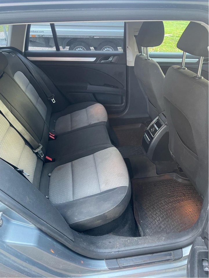 Škoda Superb Kombi 2.0 TDI Manuell, 140hk, 2011