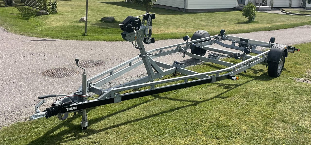 Thule 1300 kg 80 km/h. ...