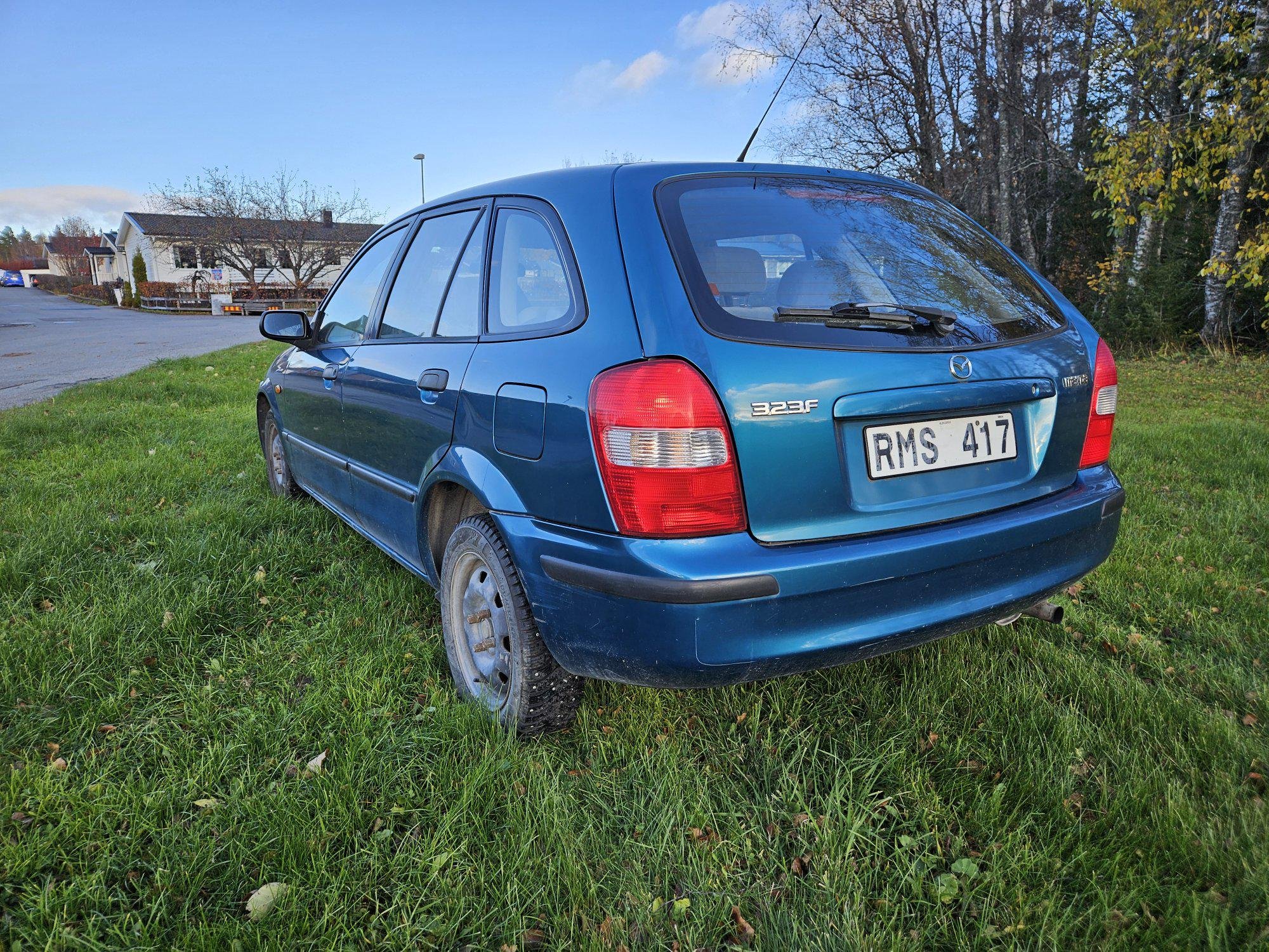 Mazda 323F 1.5 Manuell, 88hk, 2000