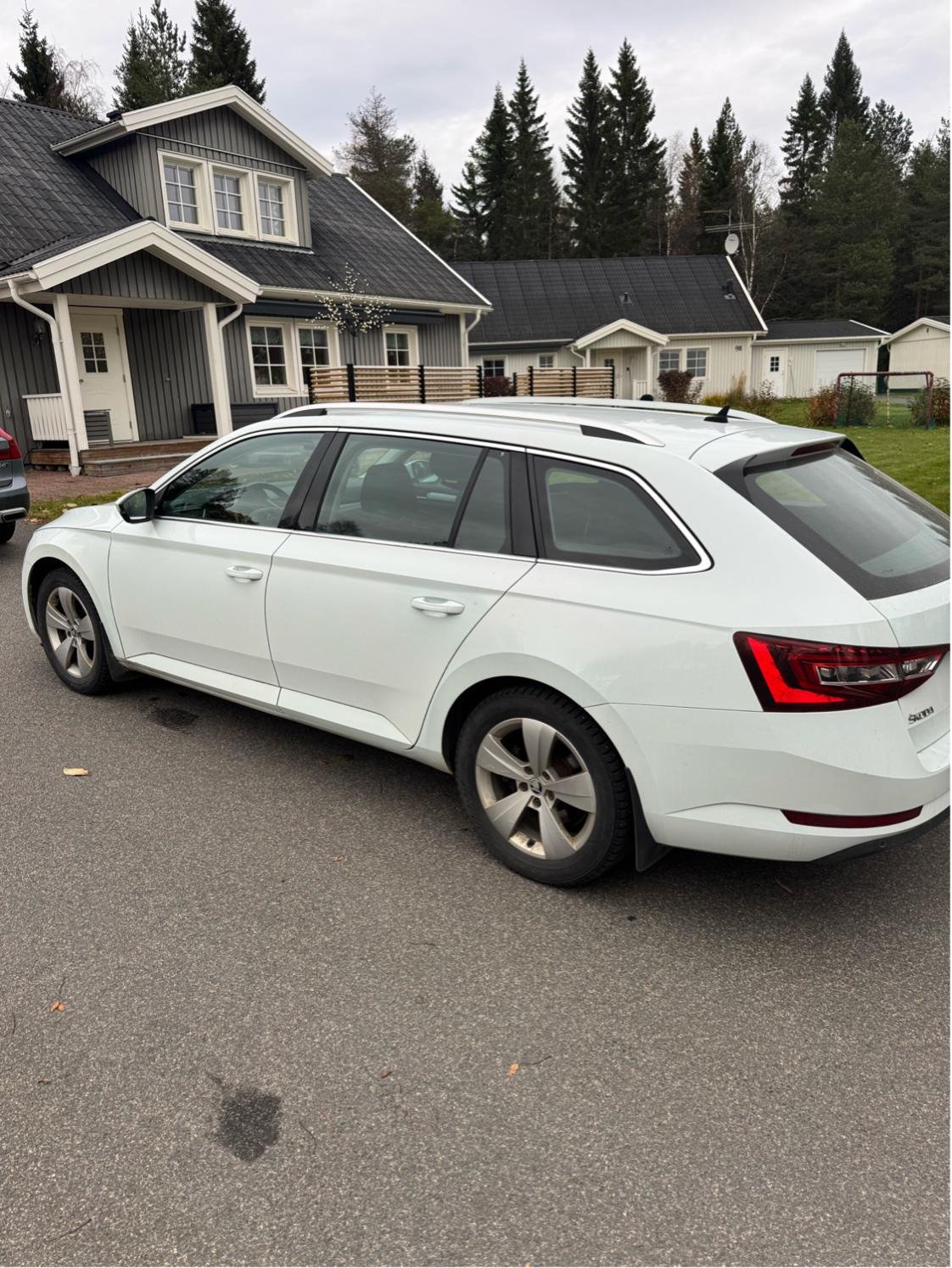 Škoda Superb Stasjonsvogn 2.0 TDI 4x4 SCR Manuell, 6-trinn, 150hk, 2016