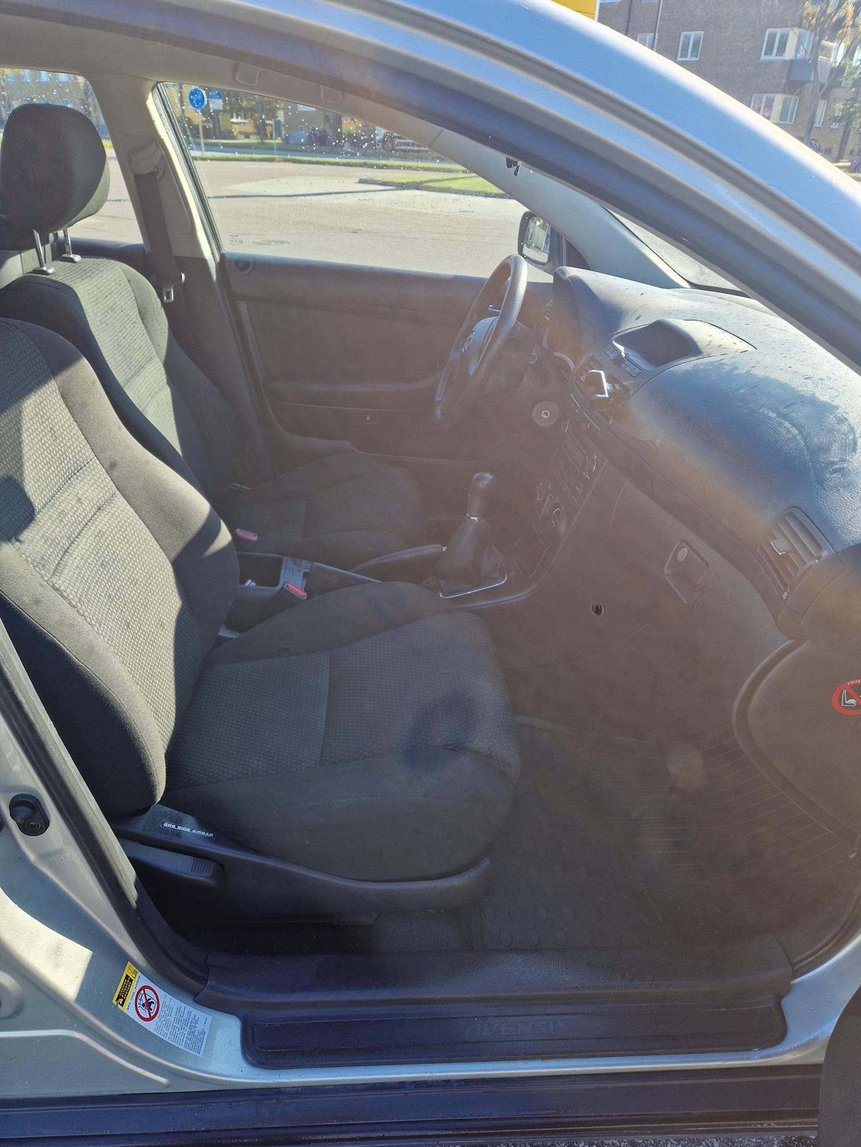 Toyota Avensis Combi 1.8 VVT-i Manual, 129hp, 2005