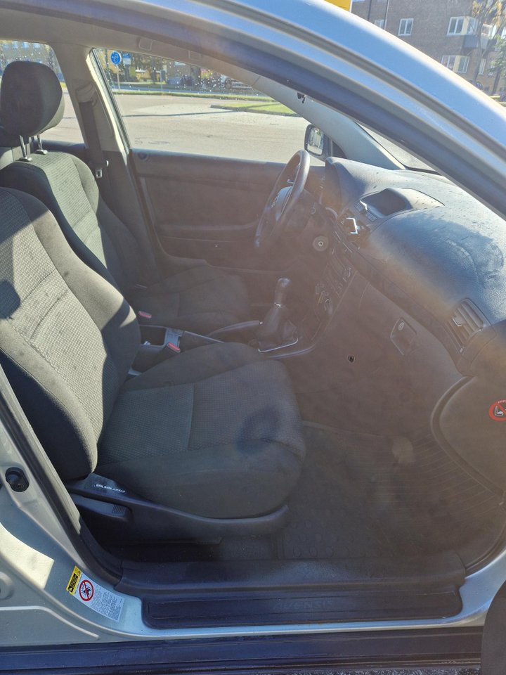 Toyota Avensis Combi 1.8 VVT-i Manual, 129hp, 2005