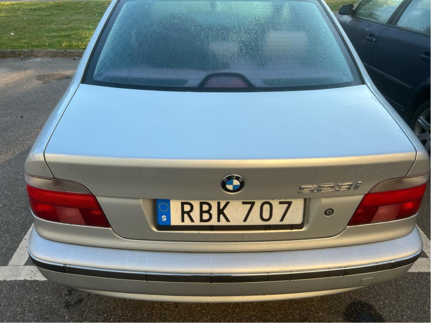 BMW 523i Sedan Automatic, 170hp, 2000