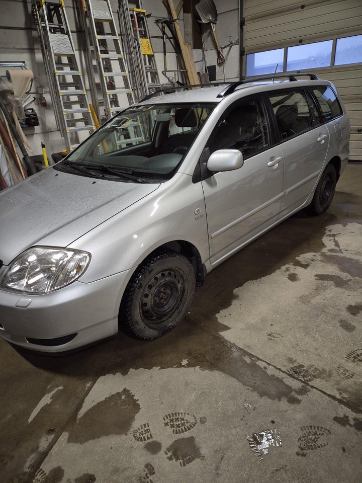 Toyota Corolla Kombi 1.6 VVT-i Manuell, 110hk, 2002