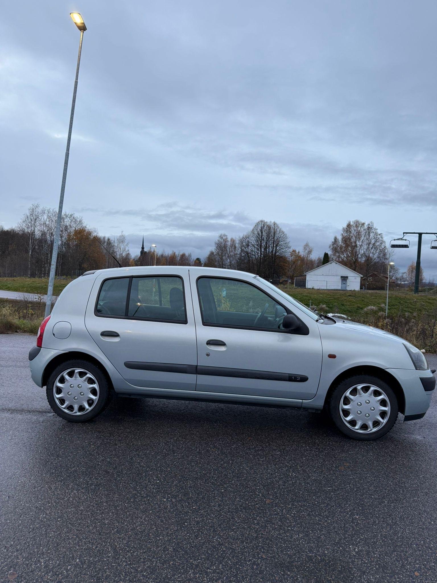 Renault Clio 5-door Hatchback 1.2 Manual, 58hp, 2003