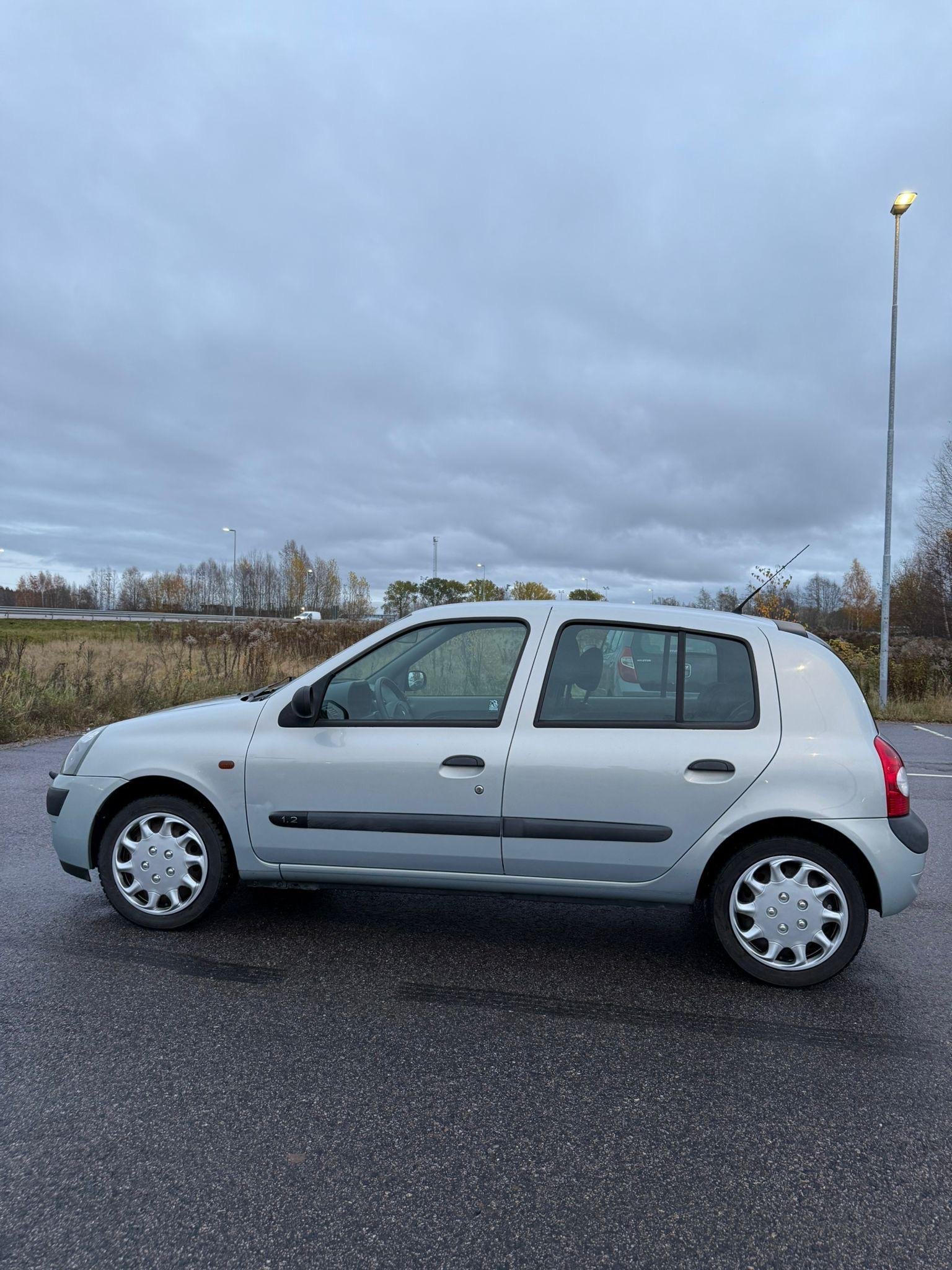 Renault Clio 5-door Hatchback 1.2 Manual, 58hp, 2003