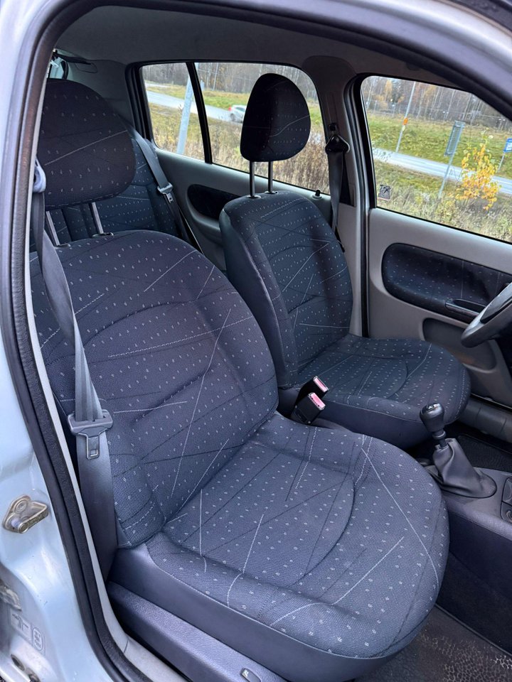 Renault Clio 5-door Hatchback 1.2 Manual, 58hp, 2003