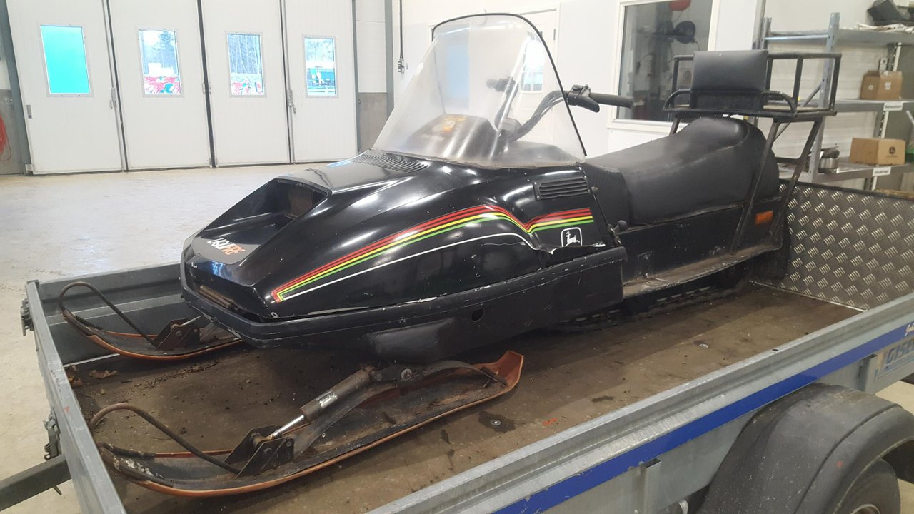 Snöskoter John Deere JD Liqui...