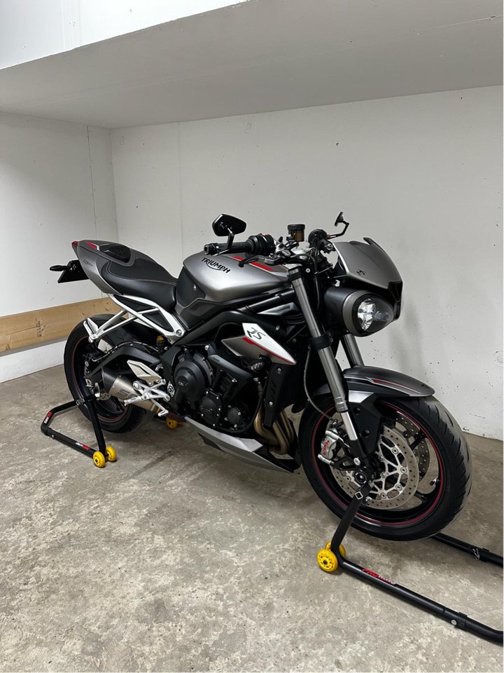 Triumph street triple 765 RS -17