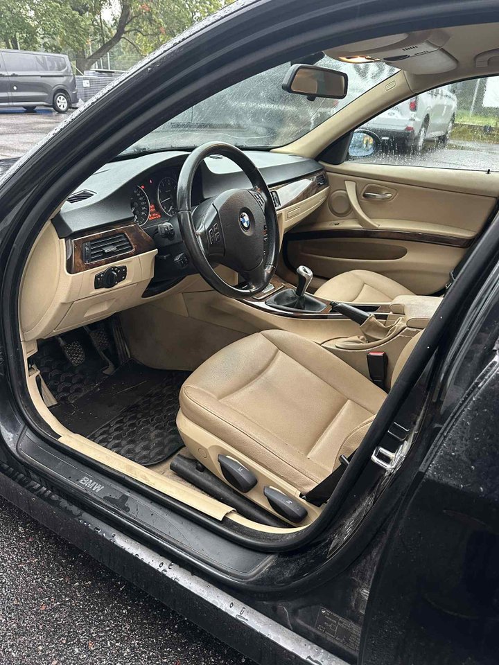 BMW 318i Touring Manual, 129hp, 2007