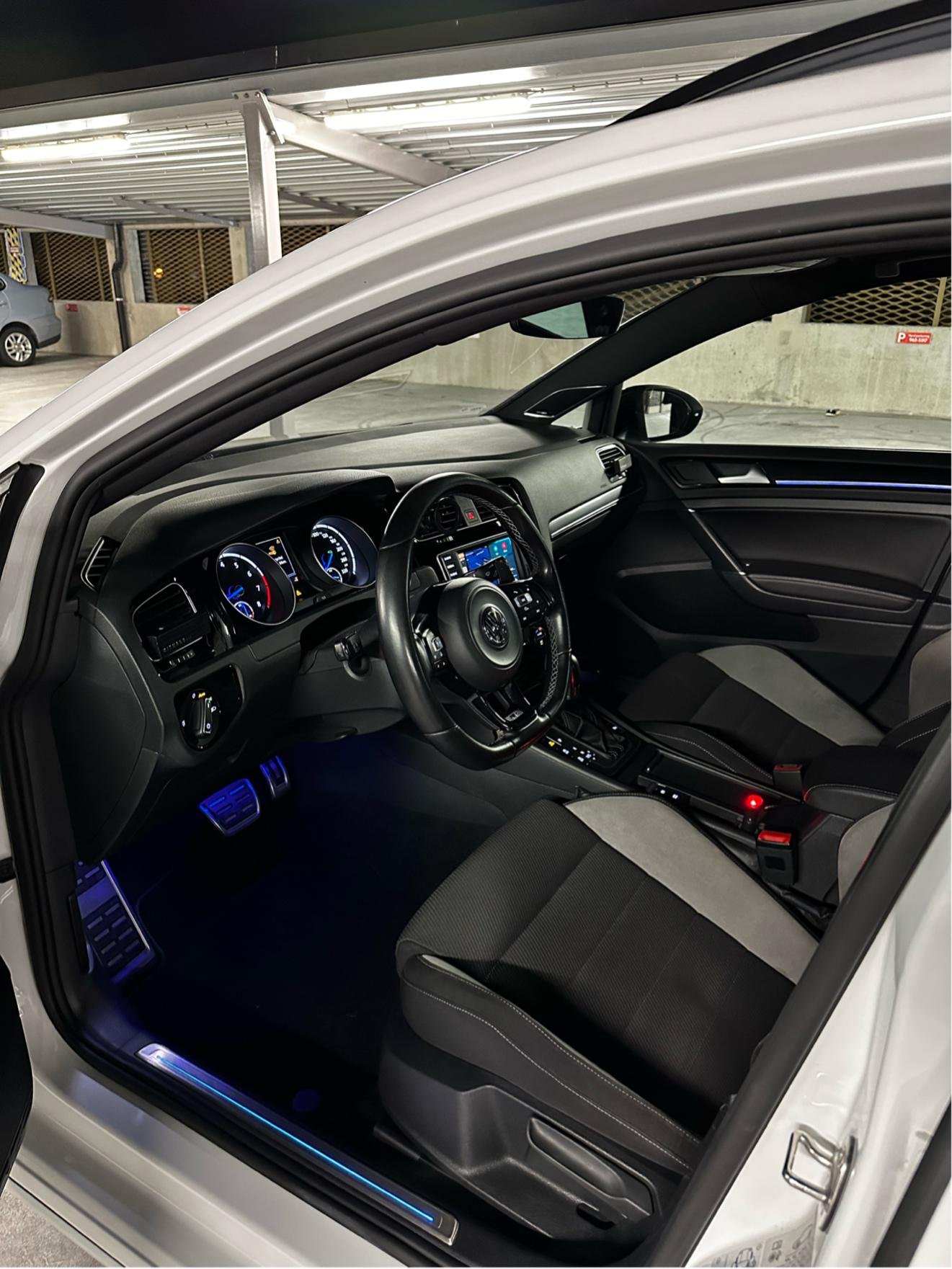 Volkswagen Golf Variant R 2.0 TSI BMT 4Motion DSG sekvensiell, 6-trinn, 300ps, 2017