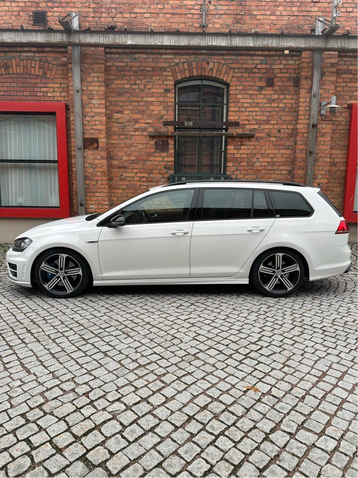 Volkswagen Golf Variant R 2.0 TSI BMT 4Motion DSG sekvensiell, 6-trinn, 300ps, 2017