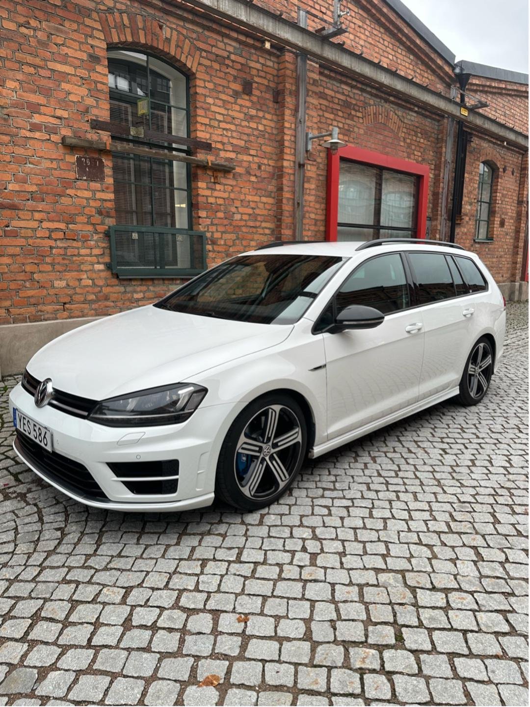Volkswagen Golf Variant R 2.0 TSI BMT 4Motion DSG sekvensiell, 6-trinn, 300ps, 2017