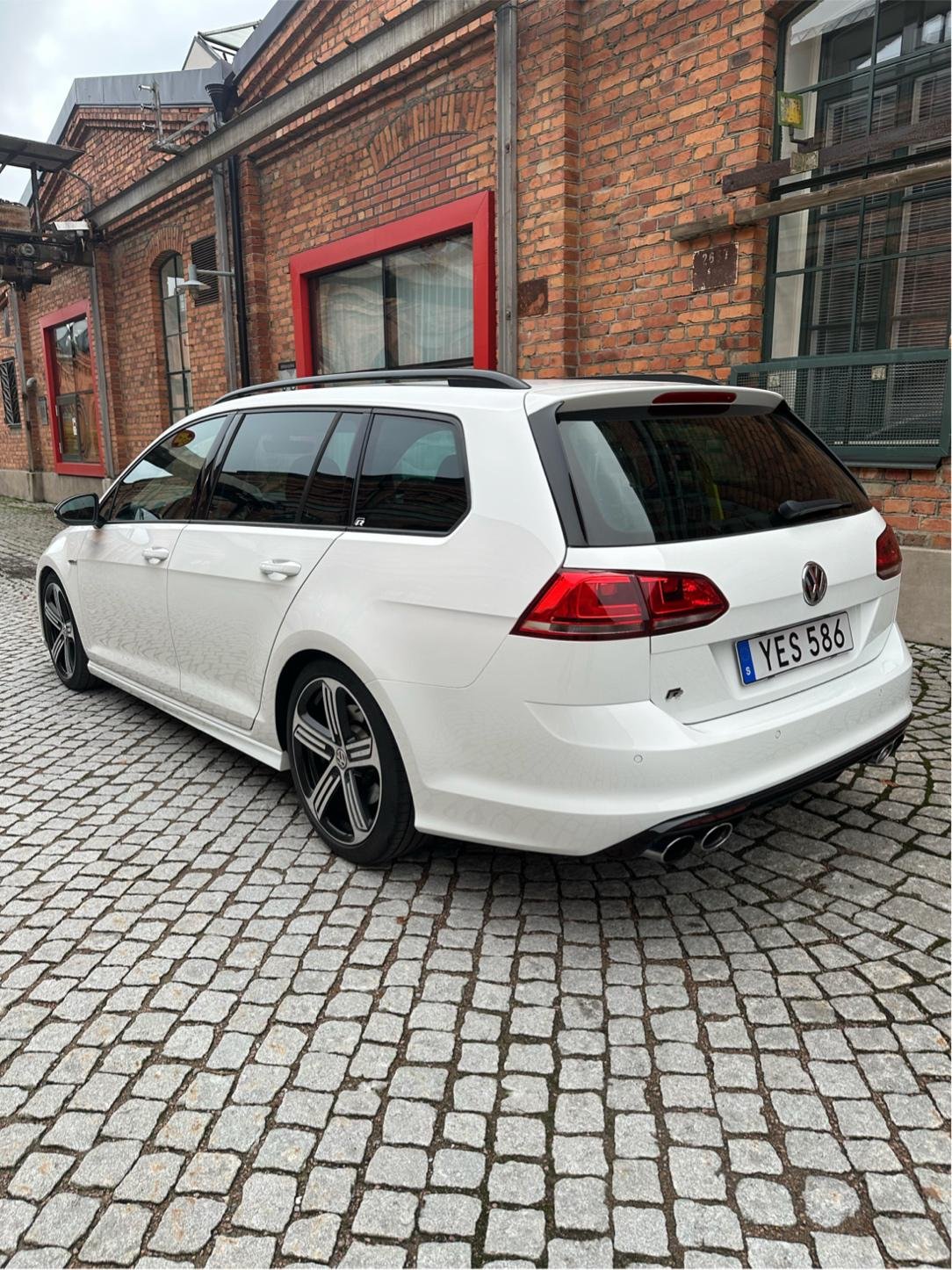 Volkswagen Golf Variant R 2.0 TSI BMT 4Motion DSG sekvensiell, 6-trinn, 300ps, 2017