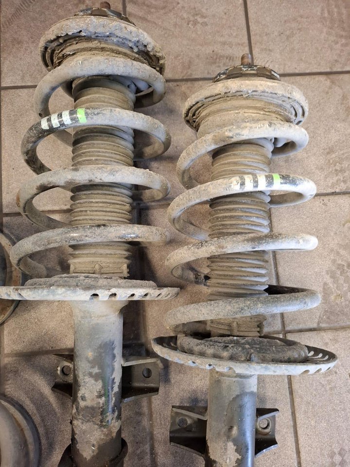 Transporter fjädrar stötdämpare