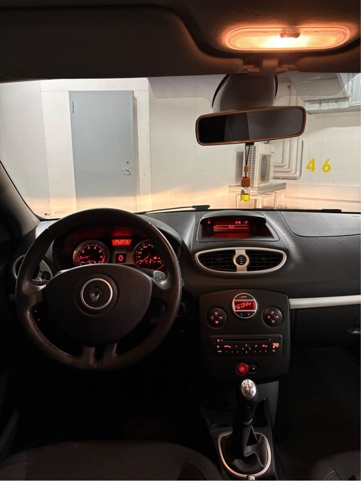 Renault Clio 5-door Hatchback 1.2 E85 Manual, 75hp, 2010