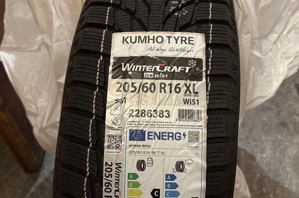 Kumho 205 60 R16 säljes i Stockholms stad | B - såld eller borttagen